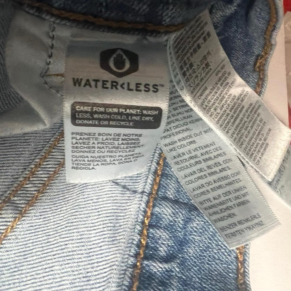 Levi's Women’s Light Wash Wedgie Straight Jeans - Picture 8 of 8
